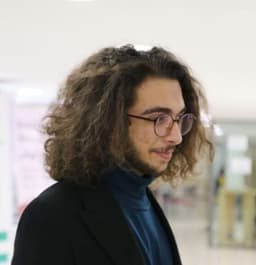 سیاوش عشقی